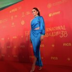 Karla Souza Instagram - Feliz de haber podido estar de nuevo en el Festival Internacional de Cine de Guadalajara @ficg y @estrellaaraiza por invitarnos junto estoy muy emocionada de poder trabajar con Toast for a Cause @moetchandon #toastforacause para promover la perspectiva de género en las vocaciones cinematográficas y por invitarme a ser jurado de incubadora de guiones. 

Happy to have been able to be once again at the Guadalajara International Film Festival @ficg. Thank you @estrellaaraiza for all your support and for collaborating with @moetchandon #ToastforACause to promote gender perspective in film vocations, and for inviting me to be a judge for the script incubator.

Makeup @gusbortolotti 
Hair @ernestovargas_hair 
Stylist @danireyesoficial 
Dress @krisgoyri 
Jewelry @bulgari