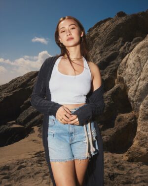 Lola Tung Instagram - summer moooood @americaneagle #aepartner #aejeans

hair: @danawillcutyou 
makeup: @misha212