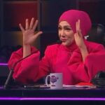 Erra Fazira Instagram - Haa korang dah tengok belum persembahan minggu ke-2 ? Semua nyanyian selebriti hebat-hebat kan? Siap ada drama atas pentas lagi tu. Selebriti pertama sudah tersingkir. Korang rasa mereka dah bersedia untuk nyanyian seterusnya ? Jom kita layan dulu recap minggu ke-2 ‘Mic On Selebriti’. 

🎥 Mic On Selebriti
📅 Setiap Sabtu
🕚 9:00 malam
📺 Awesome TV : Saluran Astro (123) / MyTV (112)

Follow media sosial Awesome TV untuk update & content terkini tau:
IG: @awesometvmalaysia
FB: Awesome TV
Twitter: awesometv_my
TikTok: awesometv.my

#AwesomeTV
#MemangOhsem
#MicOnSelebriti