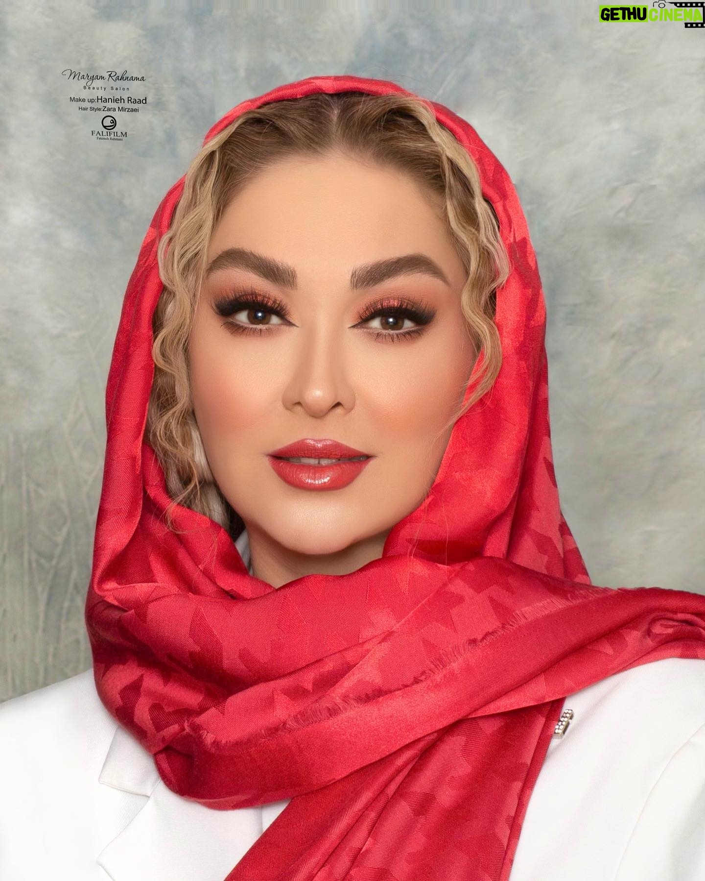 Elham Hamidi Instagram - .
انسانهای خوشبخت و شادمان، کسانی هستند که این شایستگی و توانایی را دارند که از تماشای یک لبخند زیبا، شاد شوند و احساس خوشبختی کنند.
.
.
.
#خوشبختی #لبخند