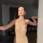 İrem Helvacıoğlu Instagram - Bu kadar ışıltılı hissetmemin yaratıcıları var ✨✨✨✨
 Styling: @aliarisso 
hair&Makeup: @alpkavasoglu