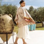 Hend Sabry Instagram - ‎ابتكر طريقة ارتداء الكيمونو الخاص بك مع مجموعة الكيمونو الصيفية الخاصة بنا.

Create your own unique kimono style with our summer kimono collection.

SHOP NOW!

Photographer: @hamdi_van_buuren 
ReelMaker: @sabrinafti @scorpiodigitalwork 
MUA & Hair: @wissem.yahyaoui.5 

#Secondchance #summer23 #kimonos