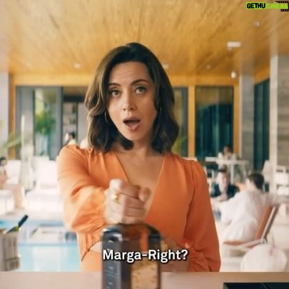 Aubrey Plaza Instagram - It’s summertimeeeeee...which means I’m ready for a cocktail 😊 My drink of choice? The Original Margarita, which is only made #MargaRight with @Cointreau_US ✨🍊 #ad21