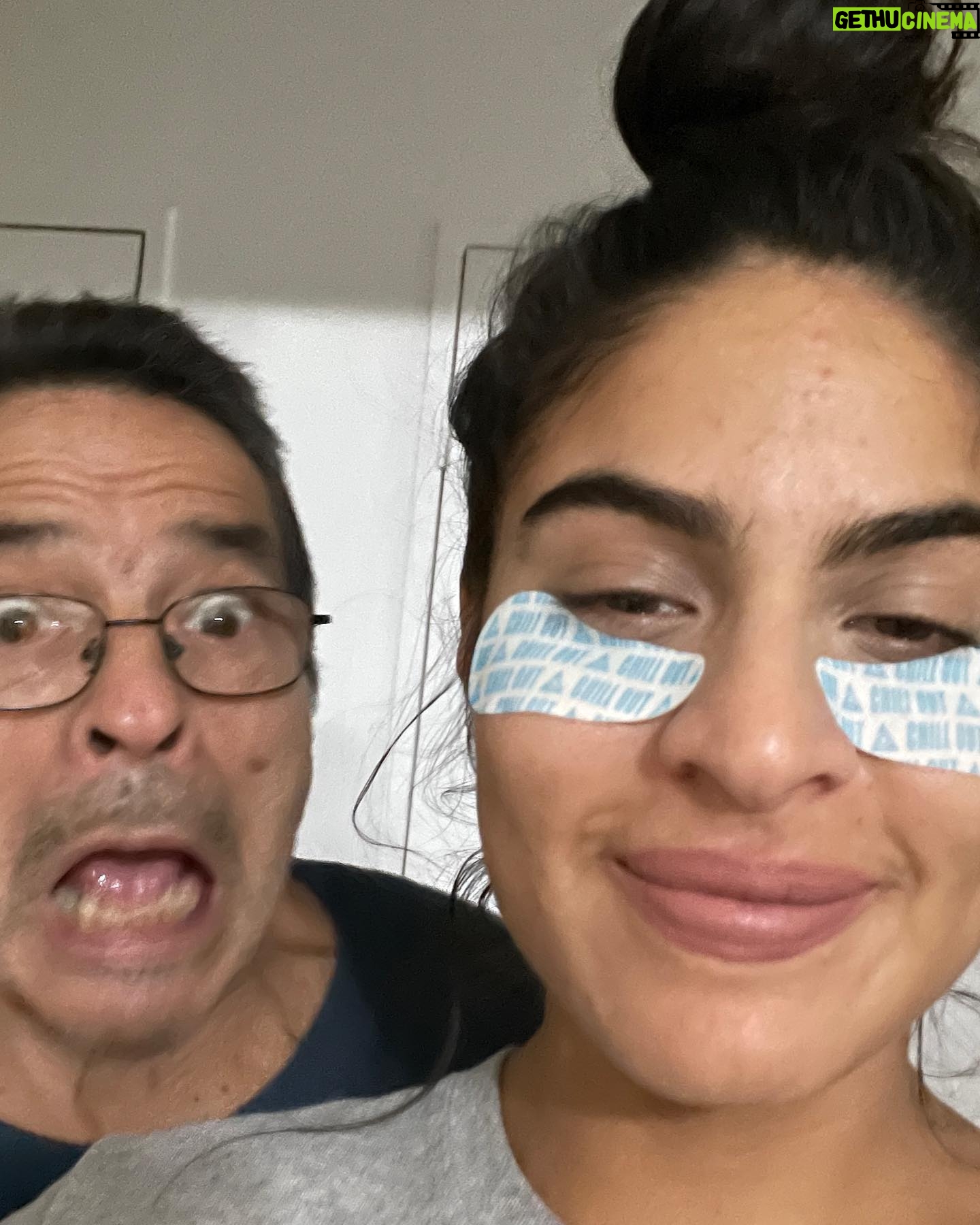 Jessie Reyez Instagram - Happy Father’s Day to mi papi ❤️ One of the main reasons I move without a fuck to give lol 👑 he’s got a gram but he don’t really be on it like that so leave ur messages and I’ll show em after k bi @shamelesspapi