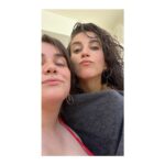 Claudia Salas Instagram - Mis pilas son personas.

Pd: la isla cura.