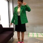 Riisa Naka Instagram - ついに明日‼️
6月22日「離婚しようよ」
公開です🔥💔🥹✨🫶🏻

やっとやっとみんなに見てもらえるから嬉しいよ🥰

相変わらず、今回もオフショットゼロ女優だったから
スタッフさん達にいただいた「繋がり写真」を載せておきます😂🤳💥

繋がり写真とは
別日にその日に撮ったシーンの続きを撮ることがあるから、髪型やメイク、衣装や持ち物などがちゃんと同じようになっているかをスタッフさん達が確認するためのまじで身内な写真です😂🫰🏻

繋がり写真って確認するためだけだから無の棒立ちでいいのに
私はいつも謎にピースしたり変な表情しちゃってなんかの記念写真みたいになるのいつまでたってもやめられない😇😂🤣😅🫰🏻

#離婚しようよ
#letsgetdivorced 
#netflix 
#netflixjapan 

@netflixjp