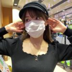 Riisa Naka Instagram - ついに明日‼️
6月22日「離婚しようよ」
公開です🔥💔🥹✨🫶🏻

やっとやっとみんなに見てもらえるから嬉しいよ🥰

相変わらず、今回もオフショットゼロ女優だったから
スタッフさん達にいただいた「繋がり写真」を載せておきます😂🤳💥

繋がり写真とは
別日にその日に撮ったシーンの続きを撮ることがあるから、髪型やメイク、衣装や持ち物などがちゃんと同じようになっているかをスタッフさん達が確認するためのまじで身内な写真です😂🫰🏻

繋がり写真って確認するためだけだから無の棒立ちでいいのに
私はいつも謎にピースしたり変な表情しちゃってなんかの記念写真みたいになるのいつまでたってもやめられない😇😂🤣😅🫰🏻

#離婚しようよ
#letsgetdivorced 
#netflix 
#netflixjapan 

@netflixjp
