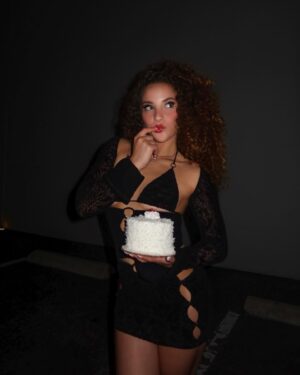 Sofie Dossi Instagram - guess who was born today🎂
