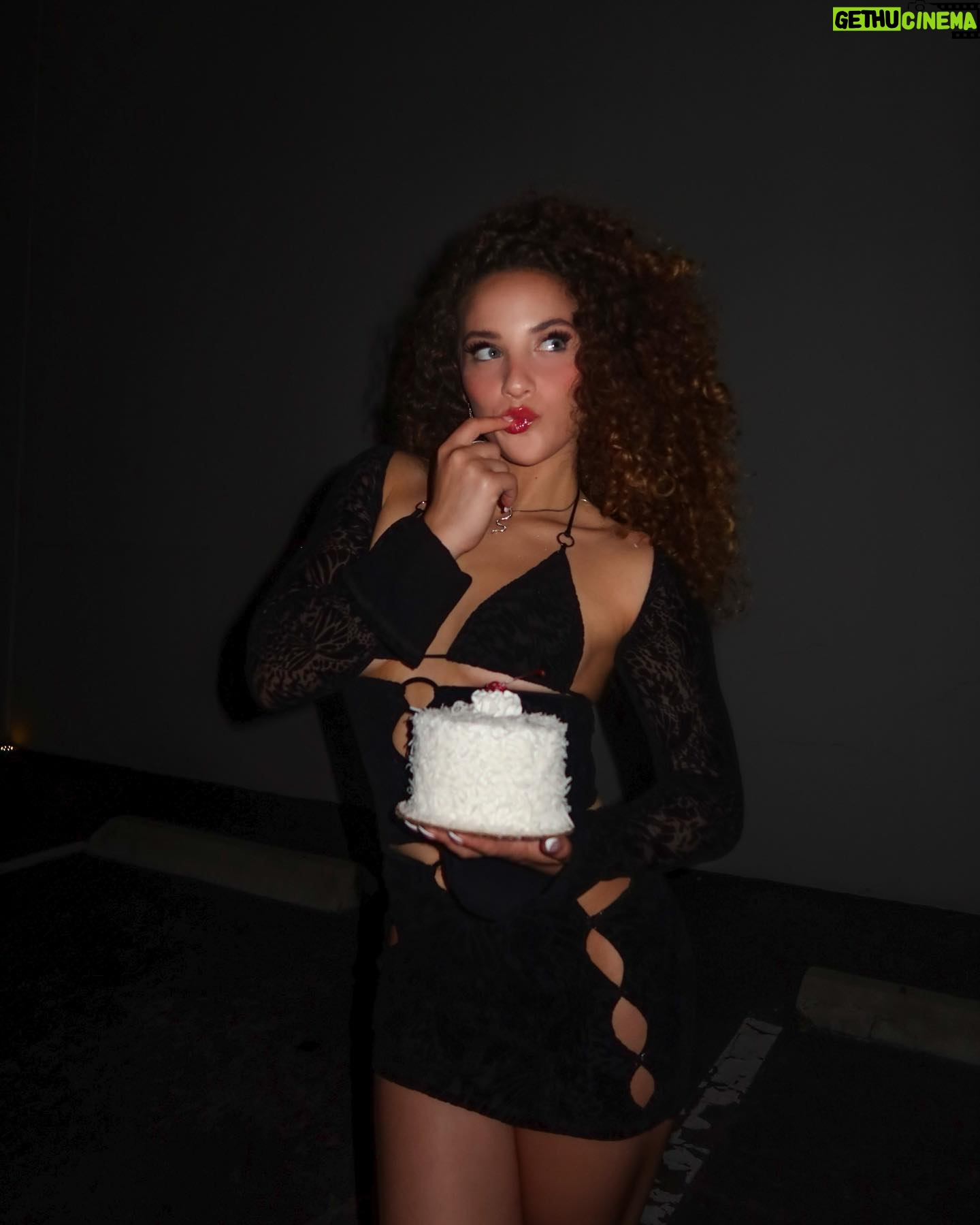 Sofie Dossi - 76.8K Likes - guess who was born today🎂