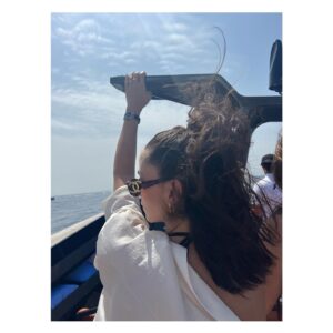 Claudia Salas Instagram - Parte 2. 
Al punto “B”.
El sitio, por mucho que sea sitio, sin la compañía; mal.
🩵