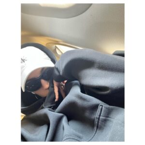 Claudia Salas Instagram - Parte 2. 
Al punto “B”.
El sitio, por mucho que sea sitio, sin la compañía; mal.
🩵