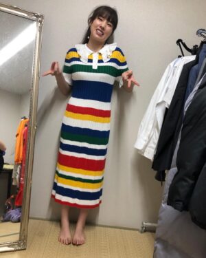 Riisa Naka Instagram - ついに明日‼️
6月22日「離婚しようよ」
公開です🔥💔🥹✨🫶🏻

やっとやっとみんなに見てもらえるから嬉しいよ🥰

相変わらず、今回もオフショットゼロ女優だったから
スタッフさん達にいただいた「繋がり写真」を載せておきます😂🤳💥

繋がり写真とは
別日にその日に撮ったシーンの続きを撮ることがあるから、髪型やメイク、衣装や持ち物などがちゃんと同じようになっているかをスタッフさん達が確認するためのまじで身内な写真です😂🫰🏻

繋がり写真って確認するためだけだから無の棒立ちでいいのに
私はいつも謎にピースしたり変な表情しちゃってなんかの記念写真みたいになるのいつまでたってもやめられない😇😂🤣😅🫰🏻

#離婚しようよ
#letsgetdivorced 
#netflix 
#netflixjapan 

@netflixjp