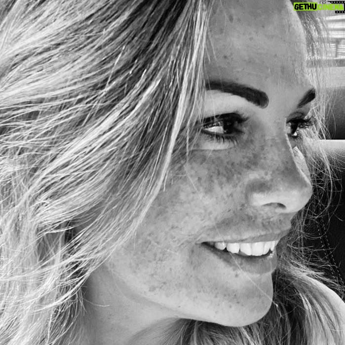 Vanessa Incontrada Instagram - Si chiama felicitร ๐๐๐