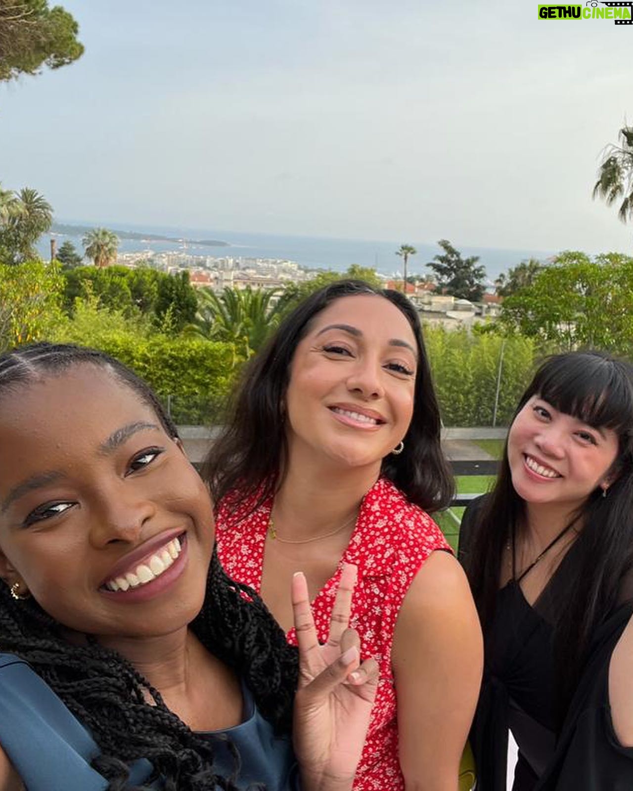 Amanda Gorman Instagram - Cannes, you were a dream 💛🇫🇷
• Makeup by @joannasimkin
• Hair by @itsraela
• Styling by @jasonbolden
• Earrings are @prada
@esteelaudercompanies
@cannes_lions
@amprgroup
