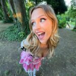 Angèle Instagram – 🏹 buvons beaucoup d’eau 💦