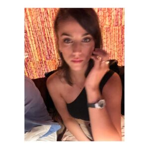 Claudia Salas Instagram - Parte 2. 
Al punto “B”.
El sitio, por mucho que sea sitio, sin la compañía; mal.
🩵