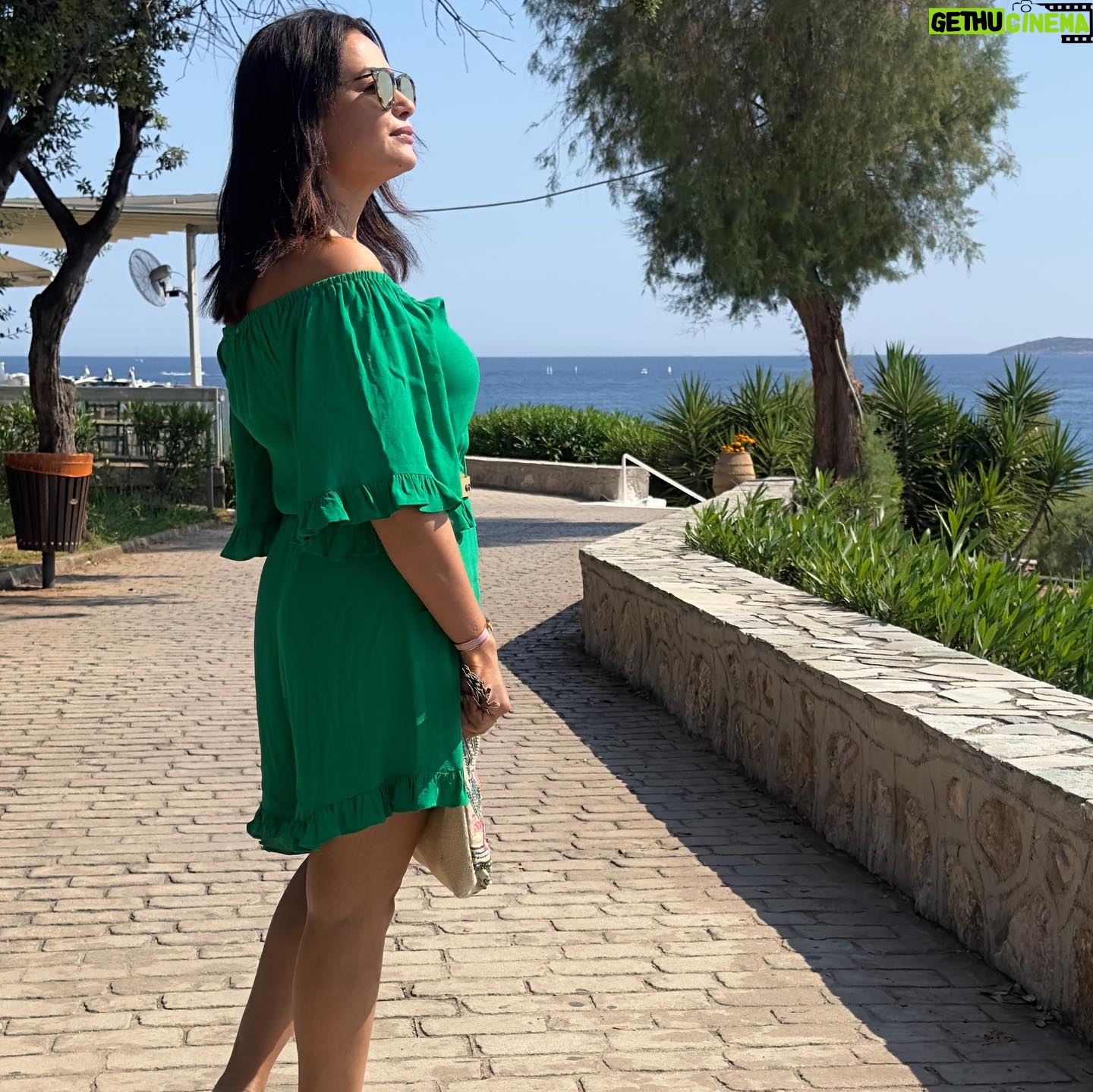 Hend Sabry Instagram - Hope you are all enjoying your break ❤️🥰🙏