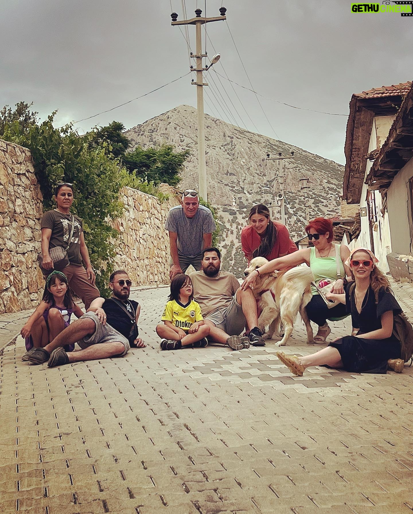 Burcu Biricik Instagram - Benim güzel ailemmm ❤️✨☀️