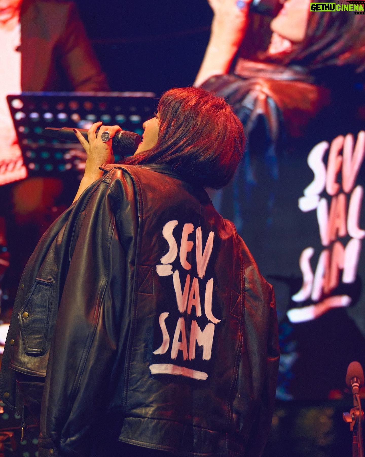 Şevval Sam Instagram - “Rock’ı Severiz” 🖤
#birderdimvar #amanaman #haydigeliçelim #gülpembe
Tüm dijital platformlarda..diğerleri yolda😉🤩⭐️⭐️⭐️⭐️⭐️
Fotoğraflar @halilguzel ❤️
