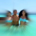 Scarlet Ortiz Instagram - #losbürkleortiz en Los Roques 💛💙❤️ @yulburkle @barbarabrianaburkle #losroquesvenezuela #losroques #familia #familytime