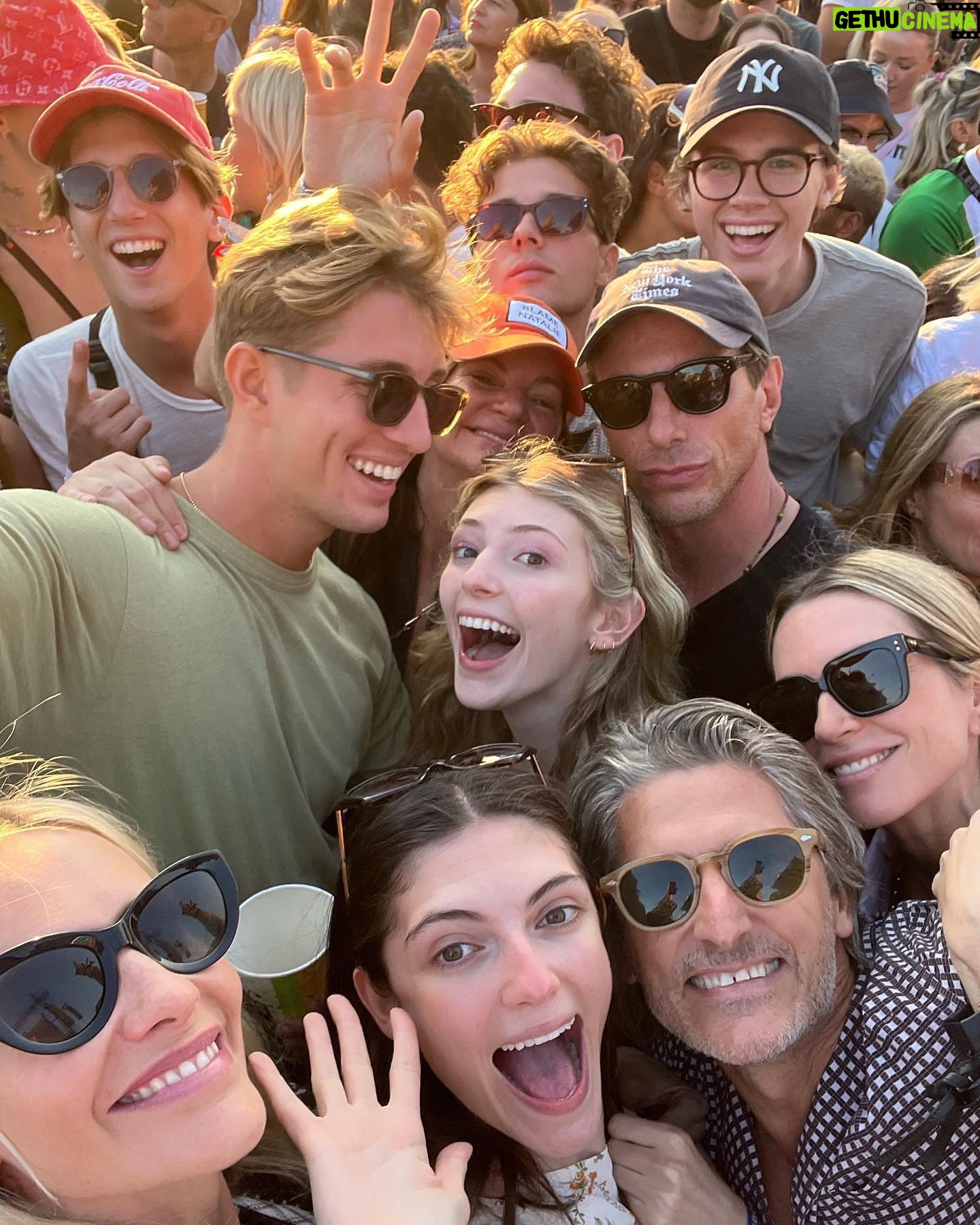 Poppy Delevingne Instagram - My favourite place on earth ~
You didn’t disappoint…
Love you from the bottom of my cider fuelled heart @glastofest ✨