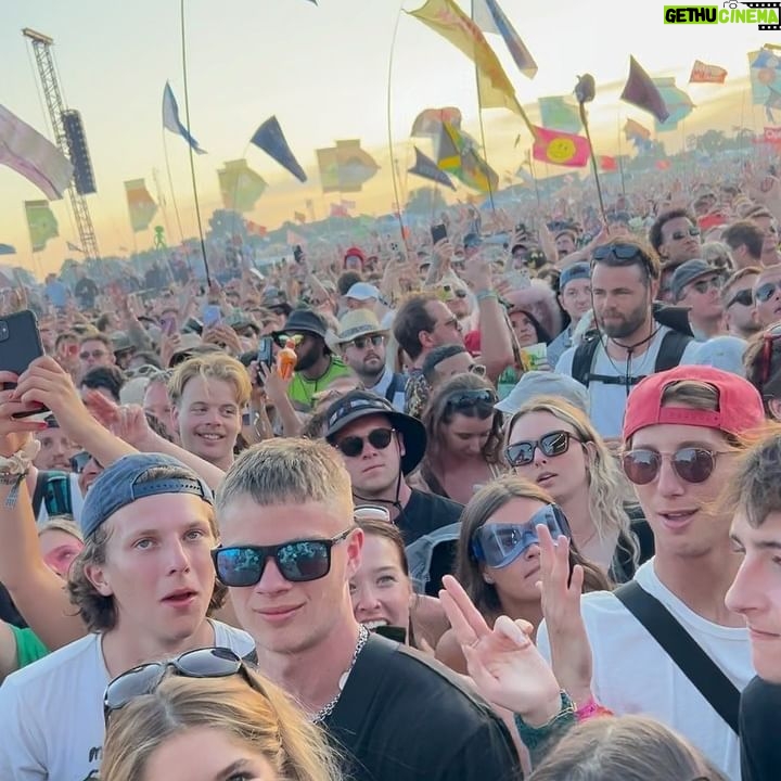 Poppy Delevingne Instagram - My favourite place on earth ~
You didn’t disappoint…
Love you from the bottom of my cider fuelled heart @glastofest ✨