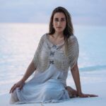 Amina Khalil Instagram - From the moment you arrive, you start to feel the serenity hugging you in.. calming you.. grounding you in your solitude.. and then, you start breathing again 🤍 
📍 Anantara Kihaveh, Maldives. 

@anantarakihavah 
@dashconsultancy 
#anantarajourneys