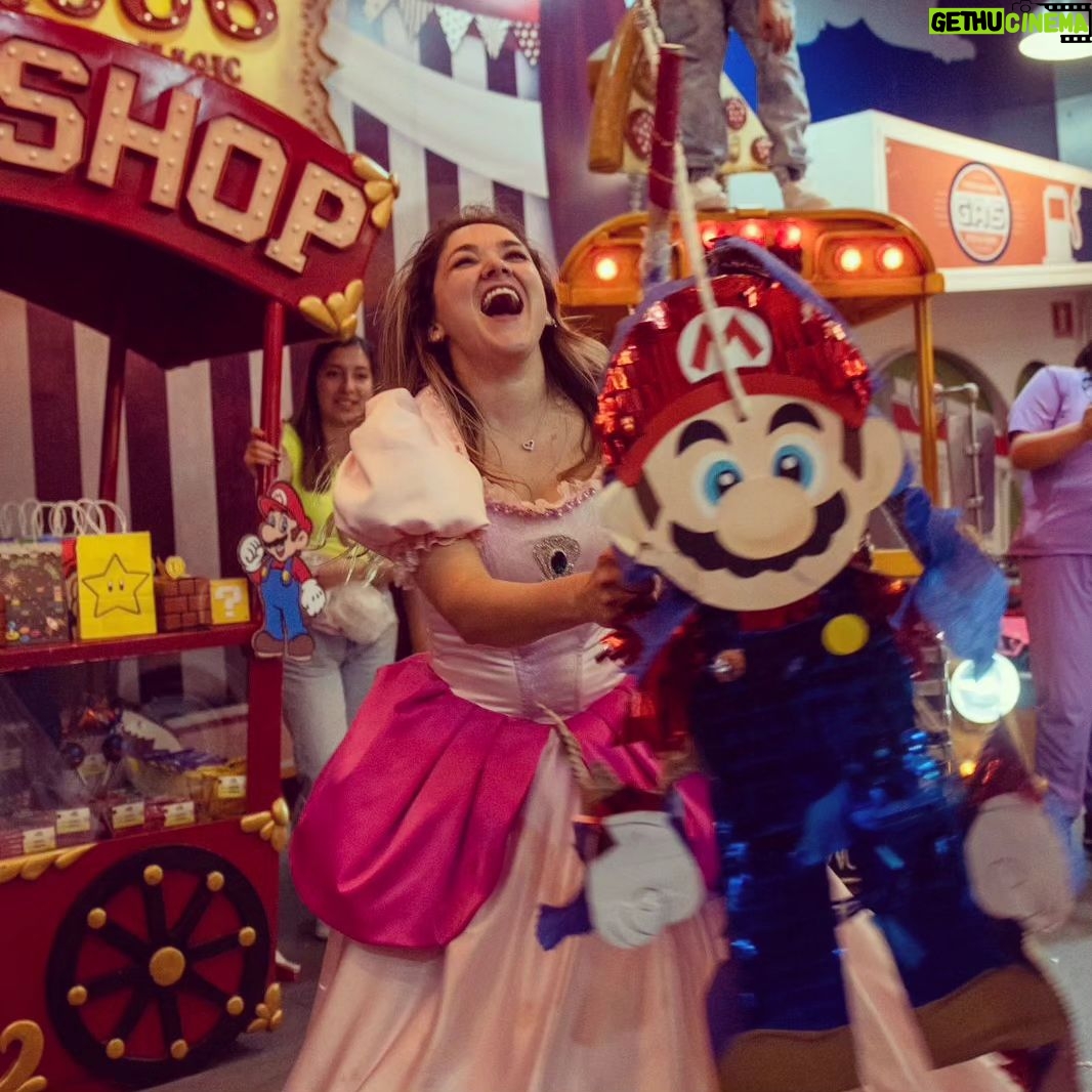 Sherlyn - 21.5K Likes - No somos muchos pero esta pequeña familia tiene amor para encender galaxias enteras! Siempre @andrenuestrobebe estamos amándote con todo el corazón