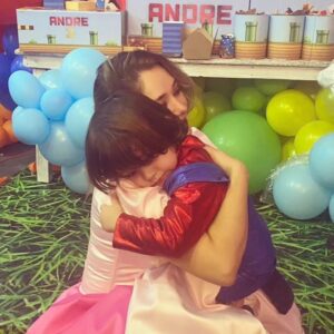 Sherlyn Instagram - No somos muchos pero esta pequeña familia tiene amor para encender galaxias enteras! Siempre @andrenuestrobebe estamos amándote con todo el corazón