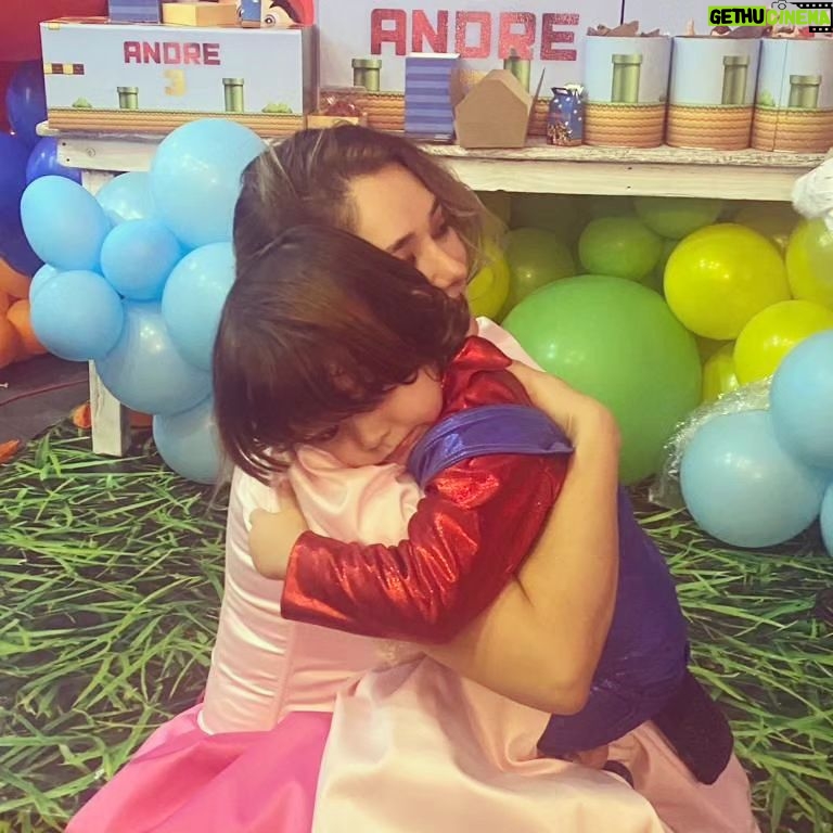 Sherlyn - 21.5K Likes - No somos muchos pero esta pequeña familia tiene amor para encender galaxias enteras! Siempre @andrenuestrobebe estamos amándote con todo el corazón