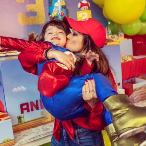 Sherlyn Instagram - No somos muchos pero esta pequeña familia tiene amor para encender galaxias enteras! Siempre @andrenuestrobebe estamos amándote con todo el corazón
