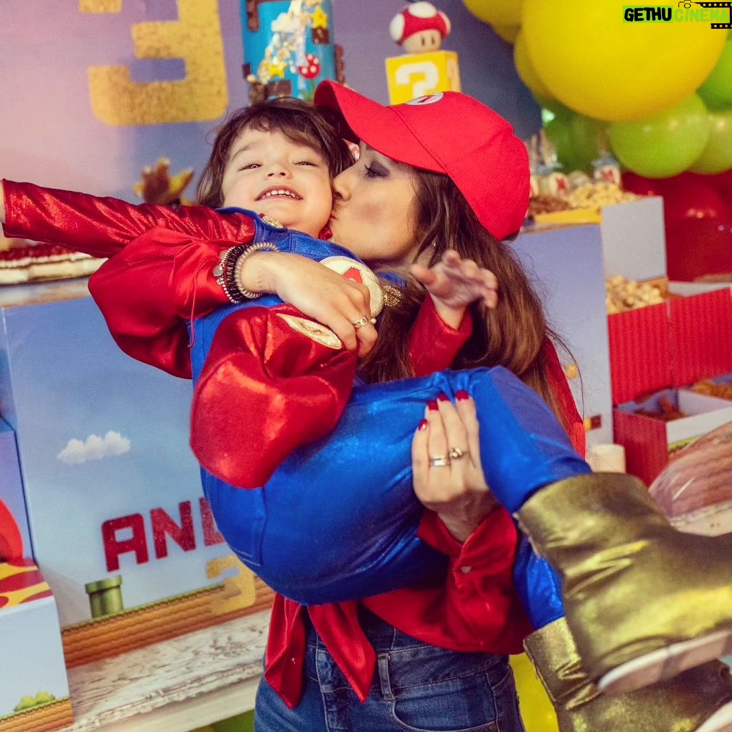 Sherlyn - 21.5K Likes - No somos muchos pero esta pequeña familia tiene amor para encender galaxias enteras! Siempre @andrenuestrobebe estamos amándote con todo el corazón