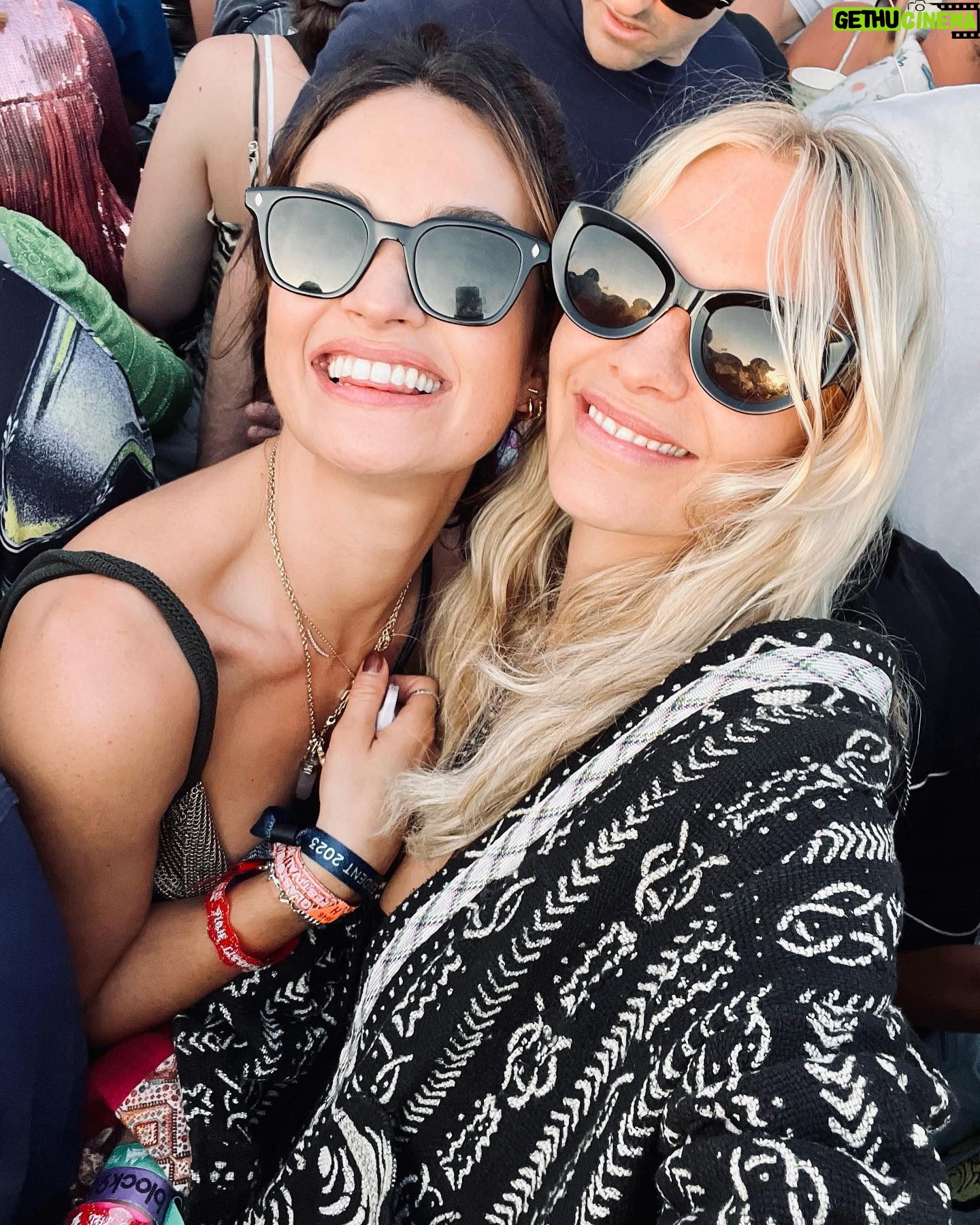 Poppy Delevingne Instagram - My favourite place on earth ~
You didn’t disappoint…
Love you from the bottom of my cider fuelled heart @glastofest ✨