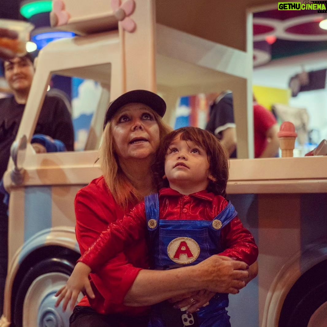 Sherlyn - 21.5K Likes - No somos muchos pero esta pequeña familia tiene amor para encender galaxias enteras! Siempre @andrenuestrobebe estamos amándote con todo el corazón