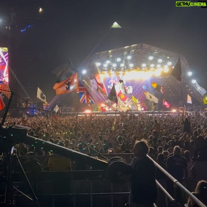 Poppy Delevingne Instagram - My favourite place on earth ~
You didn’t disappoint…
Love you from the bottom of my cider fuelled heart @glastofest ✨
