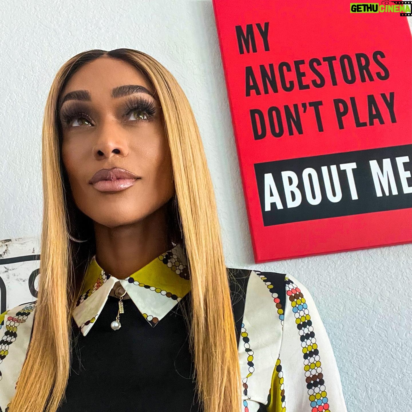 Tami Roman - 3 Likes - Just ANUTHA day at the office 💛