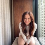 Anna Cathcart Instagram - friendly reminder to take a deep breath and be kind to yourself !! happy thursday fam☁️🤎