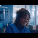Elizabeth Banks Instagram - Exclusive clip! Thanks for sharing @collider. The Beanie Bubble in theaters July 21. #BeanieBubble