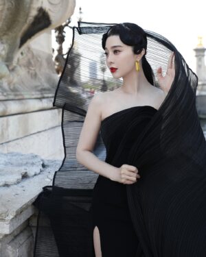 Fan Bingbing Instagram - Gaurav Gupta by @ggpanther 🖤🔥

Makeup & Hair: @_christopherbu_ 
Photography: @yuanyizhang 
Coordinated by: @wishgui3 @jerseychong @boseh1