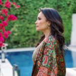 Hend Sabry Instagram – “ومن صحب الدنيا طويلا تقلبت
على عينه حتى يرى صدقها كذبا”_المتنبّي