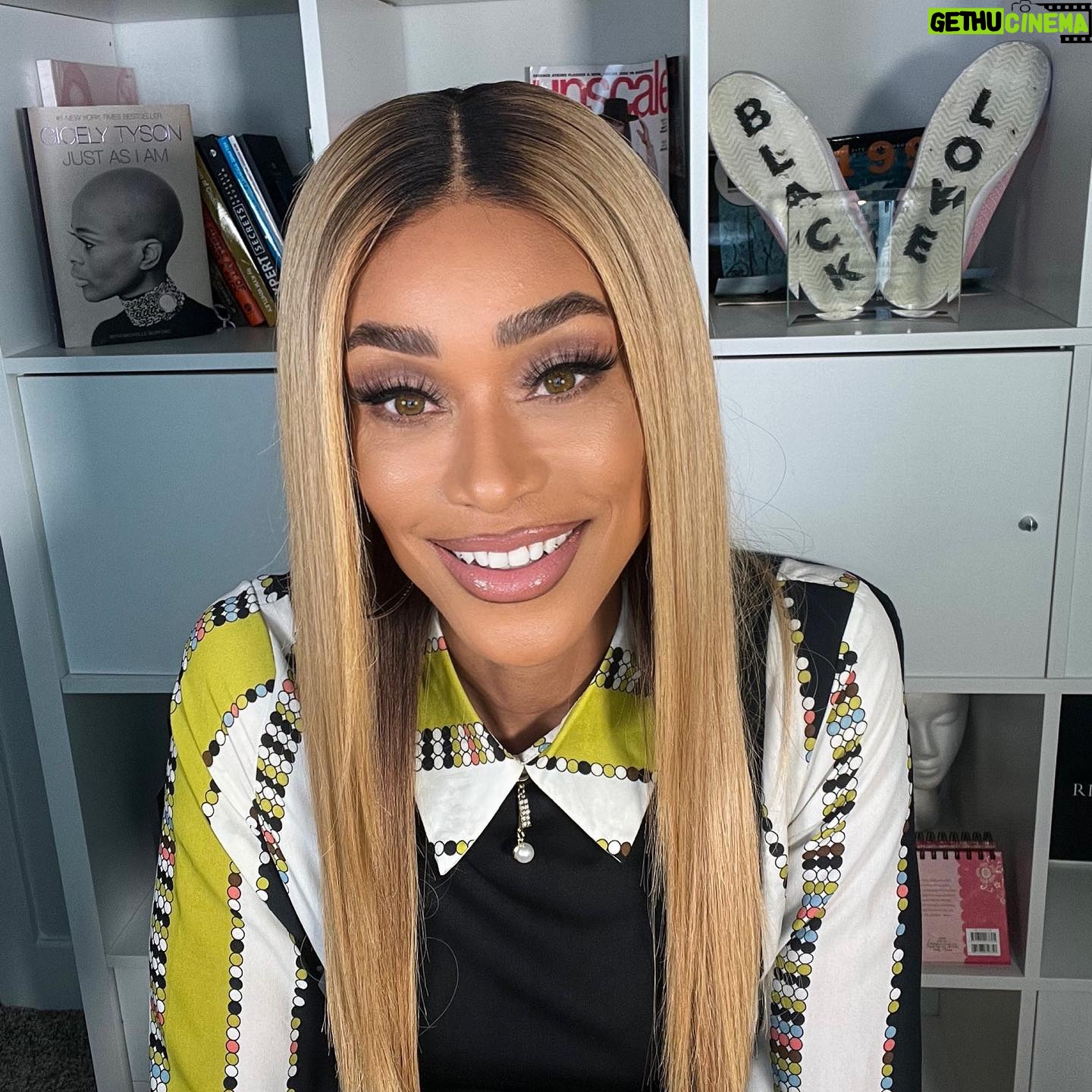 Tami Roman - 3 Likes - Just ANUTHA day at the office 💛