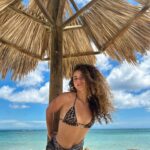 Sofie Dossi Instagram – I wanna stay here in paradise🥰
