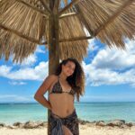 Sofie Dossi Instagram – I wanna stay here in paradise🥰