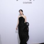 Fan Bingbing Instagram - Wrapped up my Paris trip with a touch of glamour at the captivating @gauravguptaofficial couture FW23 fashion show! 🖤✨

Makeup & Hair: @_christopherbu_ 
Photography: @yuanyizhang 
Coordinated by: @wishgui3 @jerseychong @boseh1
