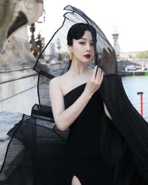 Fan Bingbing Instagram - Gaurav Gupta by @ggpanther 🖤🔥

Makeup & Hair: @_christopherbu_ 
Photography: @yuanyizhang 
Coordinated by: @wishgui3 @jerseychong @boseh1