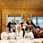Valeriya Instagram - Дорога жизни длинная и витиеватая, все вокруг нестабильно, и только семья  даёт ощущение надёжности, только любовь близких способна помочь преодолеть любые сложности. С праздником всех приверженцев семейных ценностей! С Днем семьи, любви и верности! ♥️🌞🌳🌹#деньсемьилюбвииверности