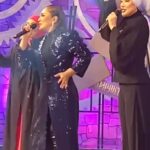 Erra Fazira Instagram - Alkisah..
Kami pun baru tahu gandingan bertiga sehari sblm show.. But we had fun!! 
Berdangdut la pulokkk.. 🤣 Hakak tak pernah dangdut deq! 🤪 Nasib baik ada ratu dangdut @amelinaamirsharipuddin n adinda manis @sitinordiana.. suasana terus jadi riang ria!! errr ke akak yg ria terlebih 🫣😄
part gelek kasi kat ratu laa.. kami pengapit je 😁 
 yang penting 1-6-1 🤭😁

💄 @jijiezainal 
👗 @rizmanruzaini