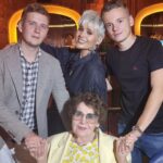 Valeriya Instagram - Дорога жизни длинная и витиеватая, все вокруг нестабильно, и только семья  даёт ощущение надёжности, только любовь близких способна помочь преодолеть любые сложности. С праздником всех приверженцев семейных ценностей! С Днем семьи, любви и верности! ♥️🌞🌳🌹#деньсемьилюбвииверности