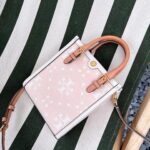 Esther Supreeleela Instagram - T monogram in pastel pink for the summer! Limited stock only🩷
#ToryBurchThailand#ToryBurchPrefall23