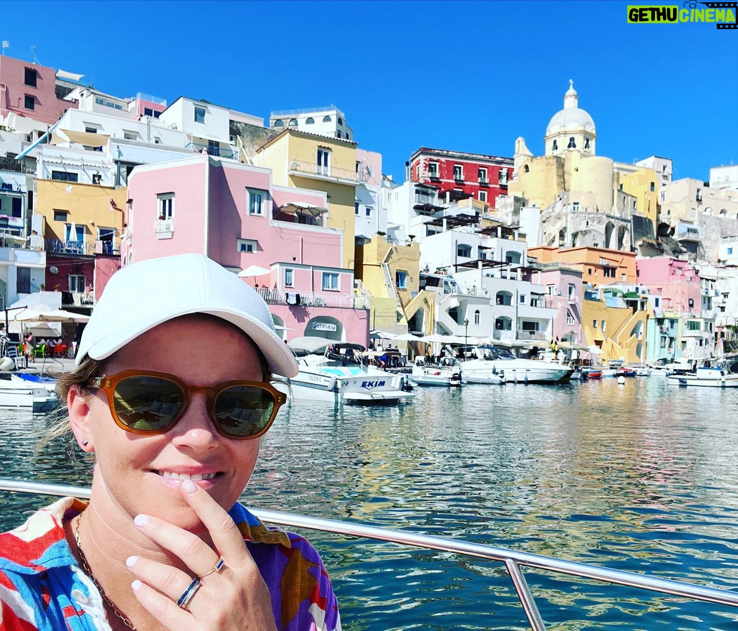 Elizabeth Banks Instagram - What a special spot #procidaisland🍋 The lemon sorbetto w basil and mint broke my taste buds. 🇮🇹